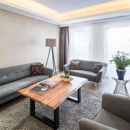 Newton Hotel 3*