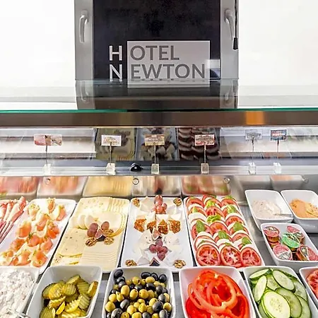 Newton Hotel 3*